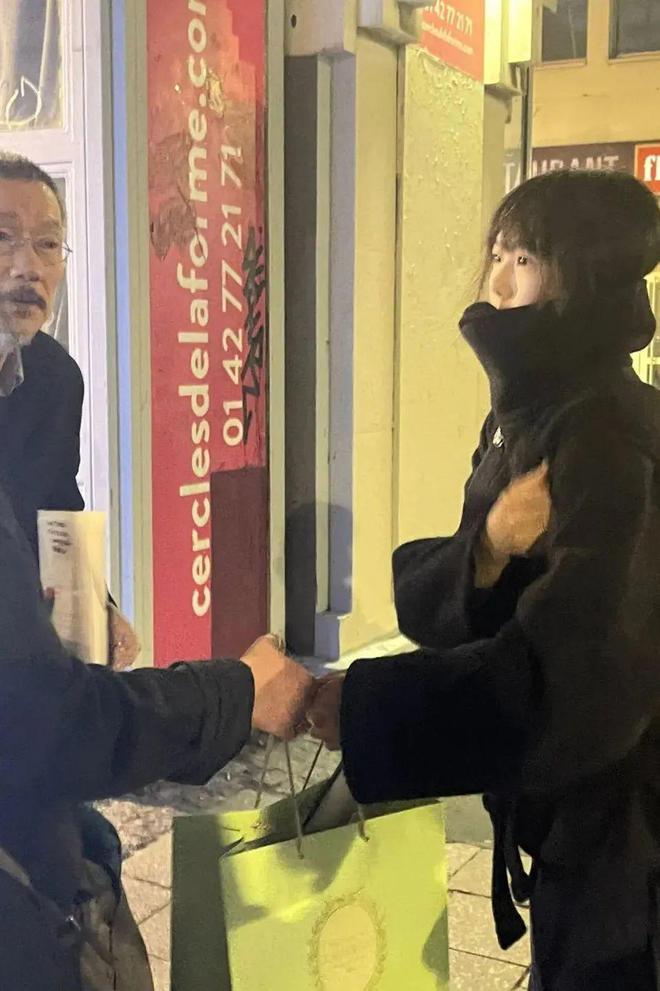奇趣分分彩:有皱纹、有白发,但你无法停止注视她
